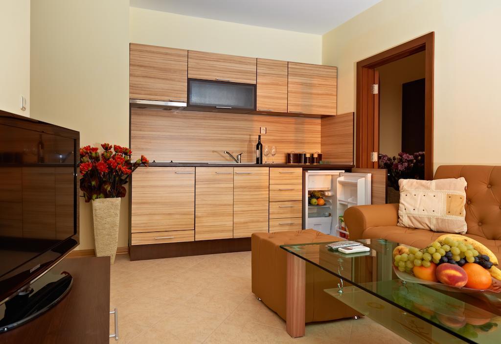 Stanny Court Aparthotel Nesebar Room photo